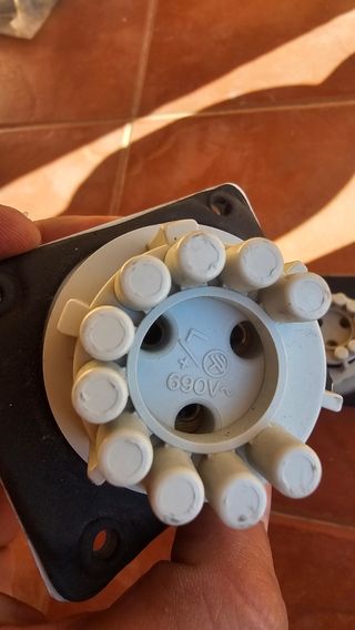 Dos bases de enchufe hembra