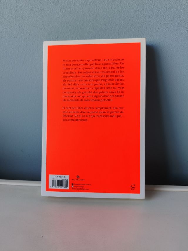 Una forta abraçada: Sis-cents quaranta-cinc dies i nits