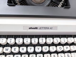 Máquina de escribir olivetti lettera 42