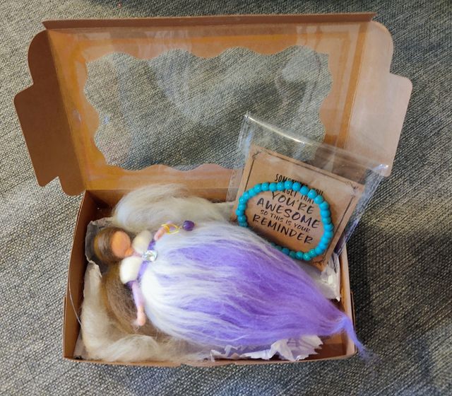 Fata Pesci con pietra e bracciale