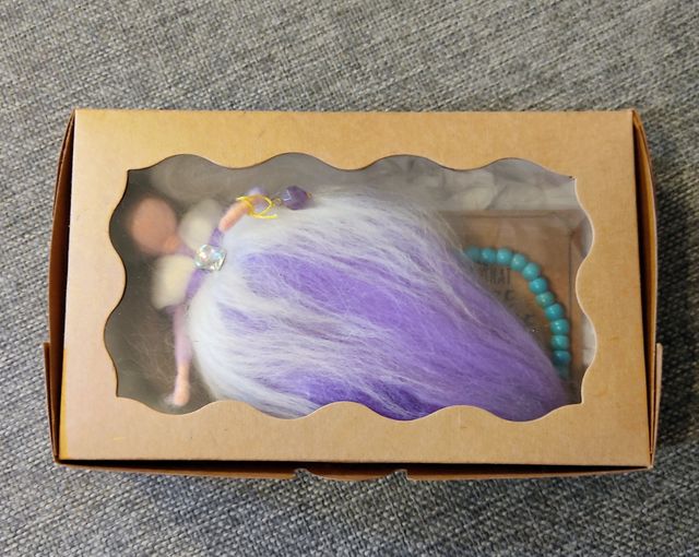 Fata Pesci con pietra e bracciale