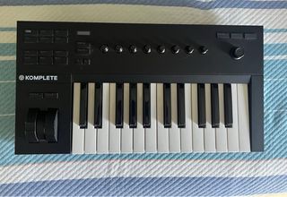 Komplete Kontrol A25