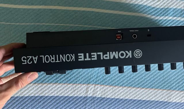 Komplete Kontrol A25