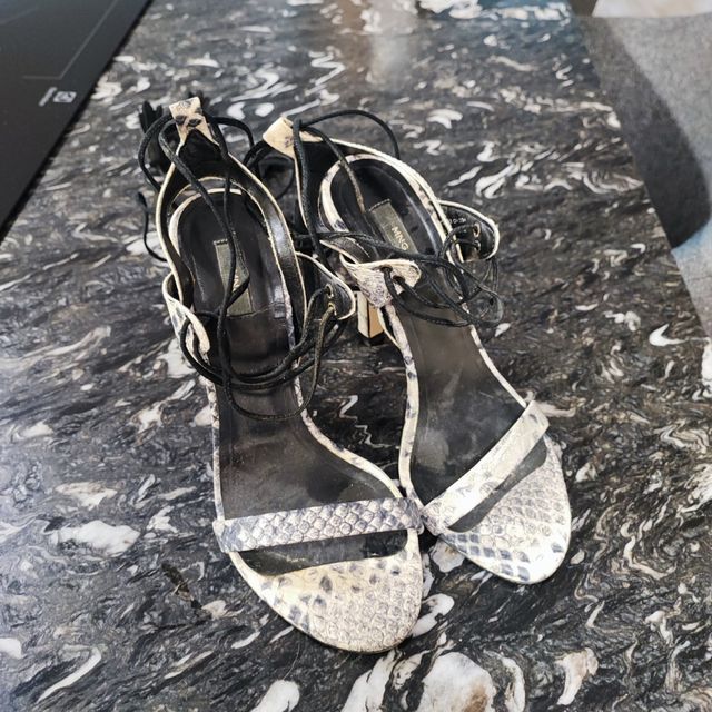 Sandalias efecto piel serpiente