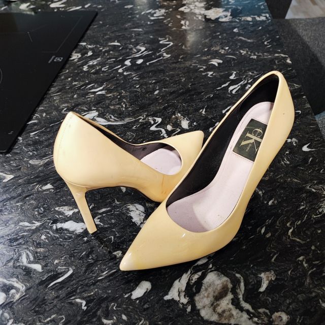 Zapatos de tacón charol rosa empolvado CK