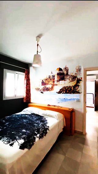 GRAFITI mural grafitero local escaparatista dibujo