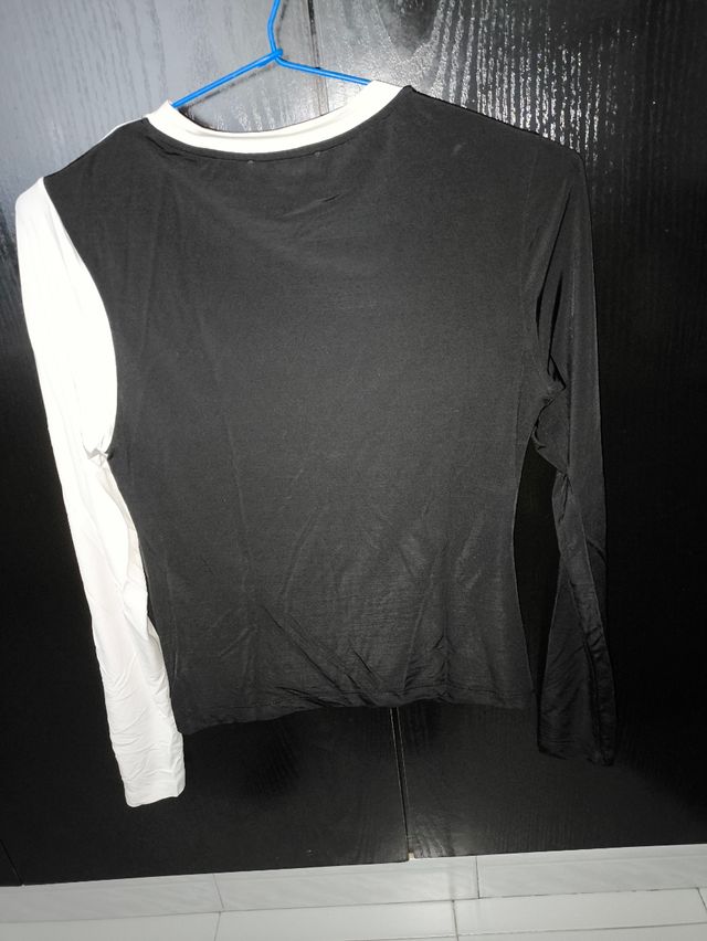 Camiseta combinada blanco y negro