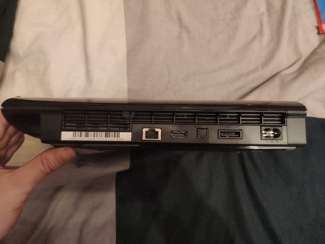 Playstation 3 Superslim 12GB bundle