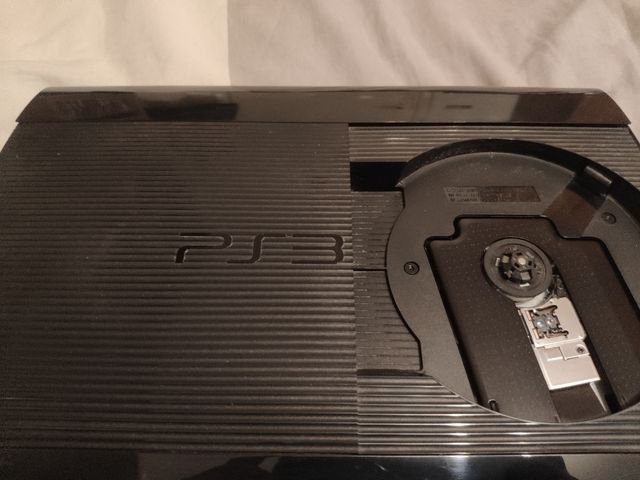 Playstation 3 Superslim 12GB bundle