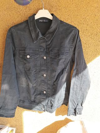 Cazadora vaquera negra