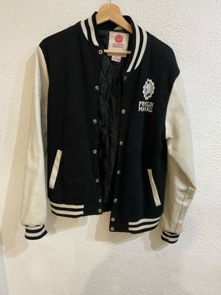 Chaqueta tipo universitaria 