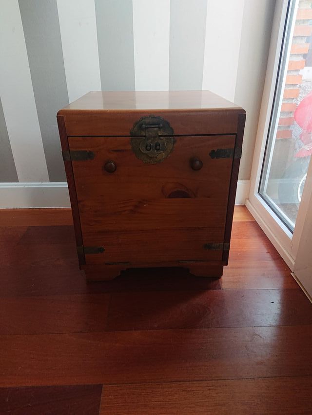 BAUL ALMACENAJE DE MADERA CON APERTURA FRONTAL