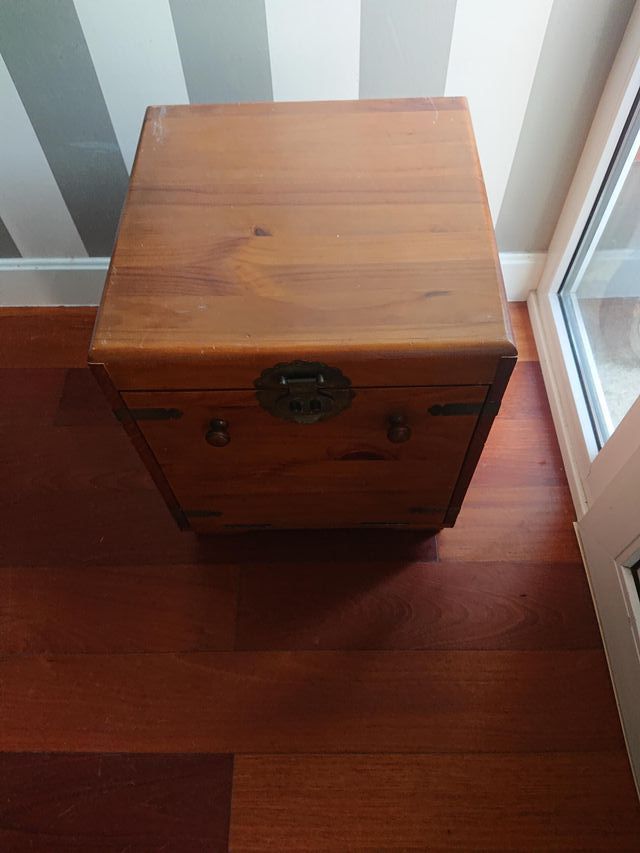 BAUL ALMACENAJE DE MADERA CON APERTURA FRONTAL