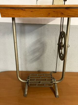 Máquina coser juguete Eureka con pié.