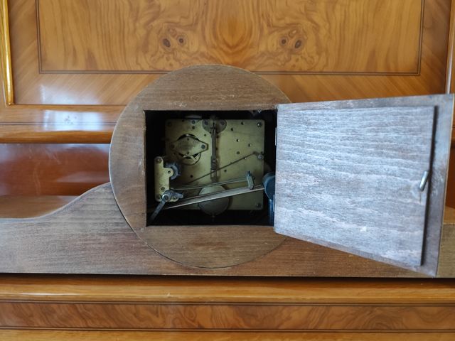 Antiguo reloj de sobremesa o chimenea