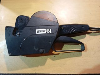 Etiquetadora de precios y precintadora de bolsas