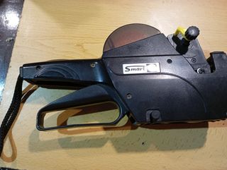 Etiquetadora de precios y precintadora de bolsas