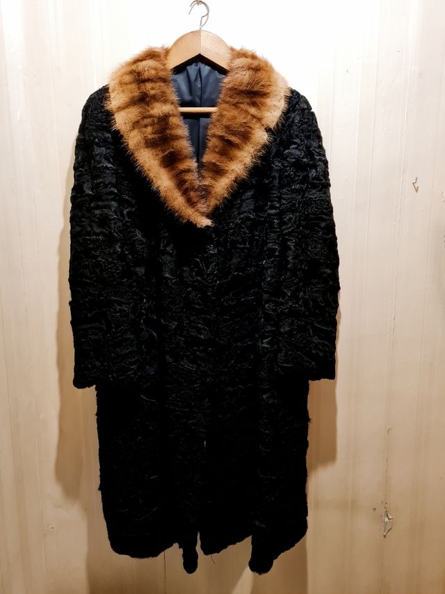 Abrigo de piel con cuello