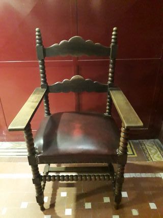 Silla/trono de madera