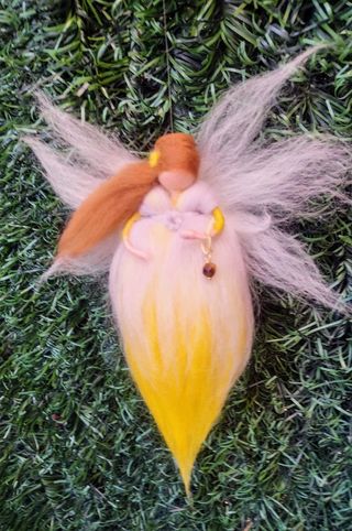 Fata Gemelli con pietra e bracciale