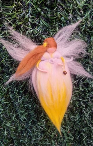 Fata Gemelli con pietra e bracciale