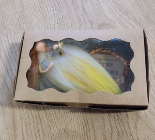 Fata Gemelli con pietra e bracciale