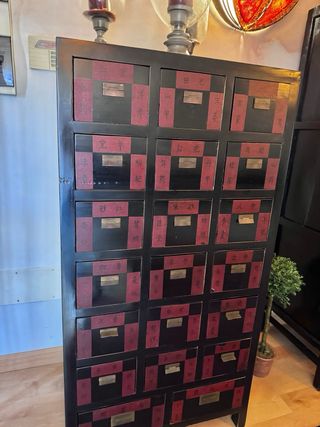 Mueble gavetero estilo oriental antiguo