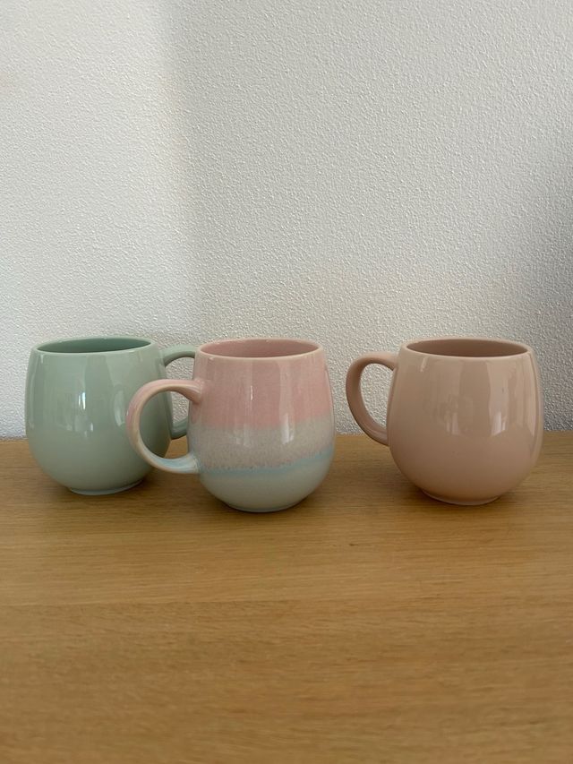 Tris di tazze pastello