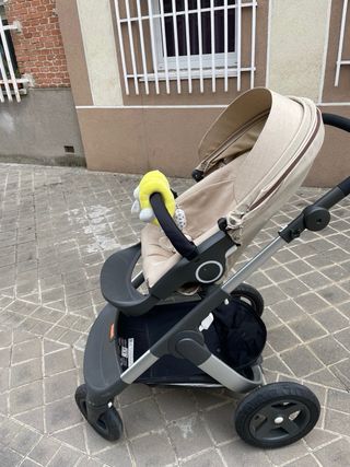 Carro completo STOKKE TRAILZ capazo y silla beige