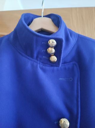 Abrigo Militar Azul Eléctrico de ANANY 