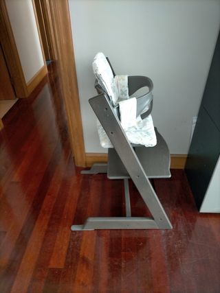 Trona Tripp Trapp de Stokke con accesorios