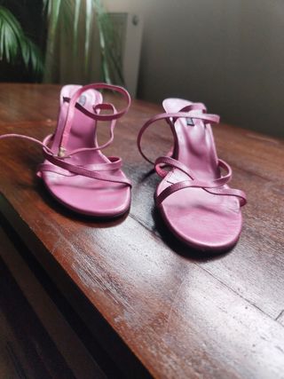 Sandalias de piel rosa