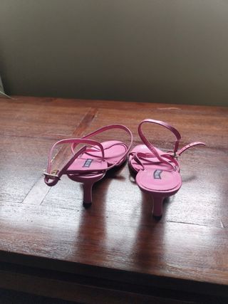 Sandalias de piel rosa
