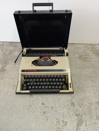 Maquina de escrever antiga