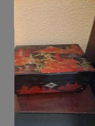 Caja joyero vintage lacada con diseño asiático