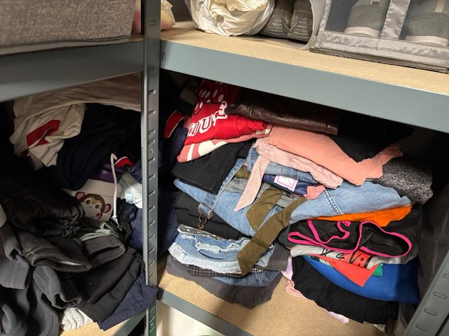 Ropa variada niña verano e invierno.