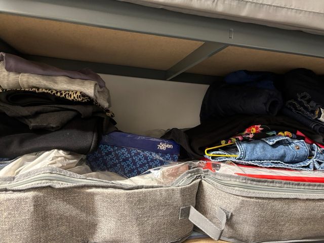 Ropa variada niña verano e invierno.