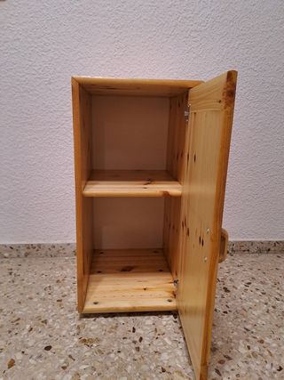 Estantería con puerta, marca Flexa 