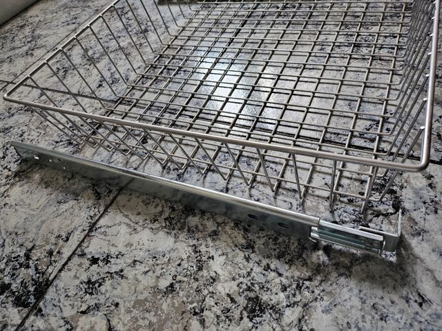 Cesta con rieles extraibles