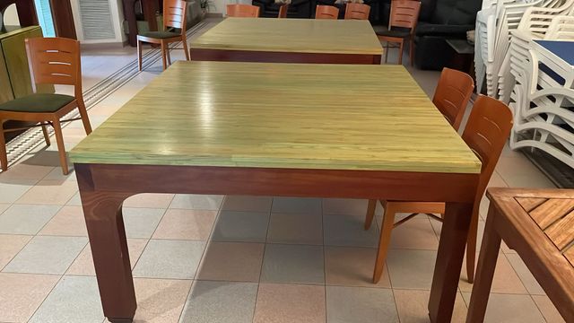 Tavolo di design in legno massello 1,48x1,48