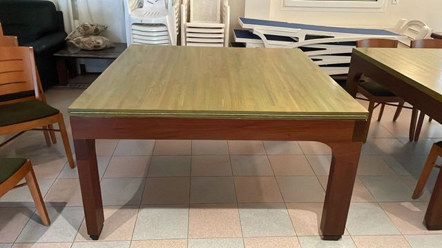 Tavolo di design in legno massello 1,48x1,48