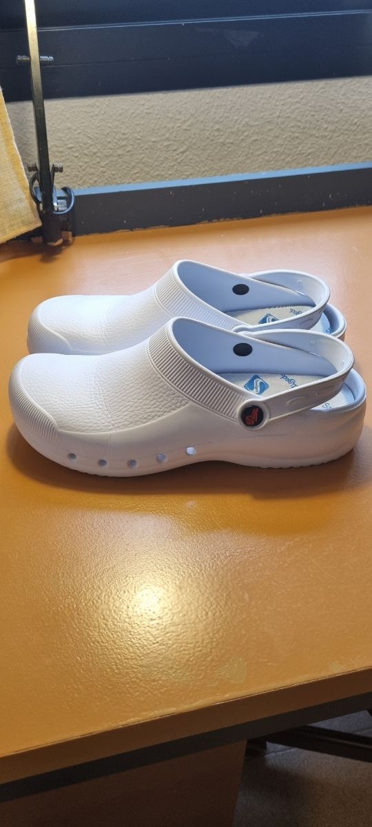 Zuecos para hospital