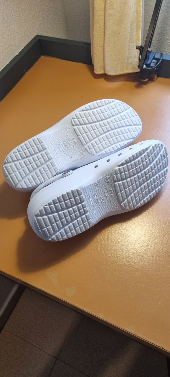Zuecos para hospital