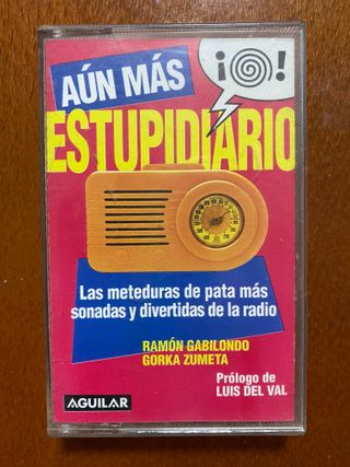 Lote libros del Guiñol y Estupidiario con cassette