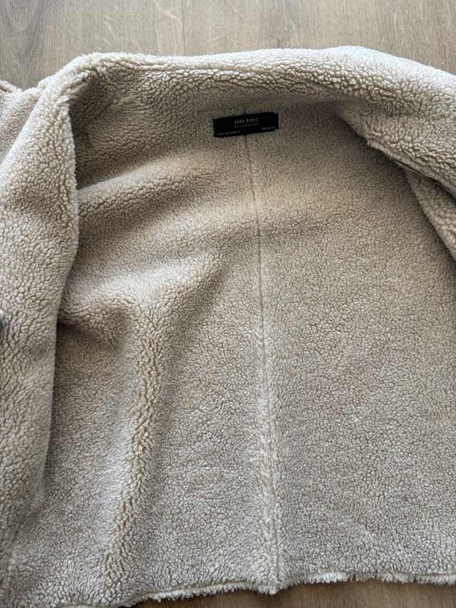 Chaqueta borreguito corta Zara mujer