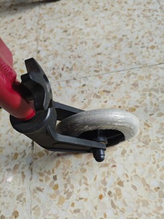 Andador plegable rojo con bolsa