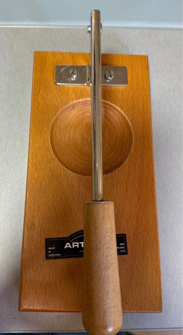 Casca nueves de inox base de madera