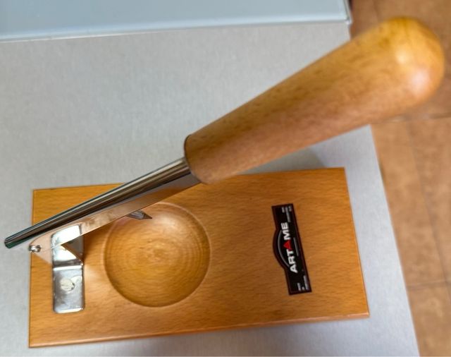 Casca nueves de inox base de madera