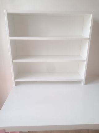 Escritorio y estantería IKEA