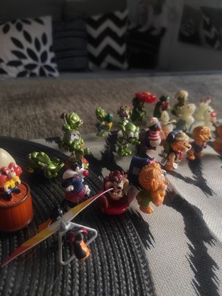 Figuras coleccionables huevos kinder